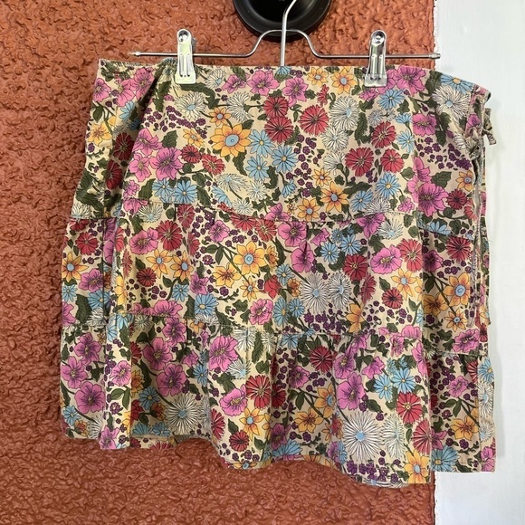Tommy Hilfiger Floral Mini Skirt- Size 11 - Picture 1 of 5
